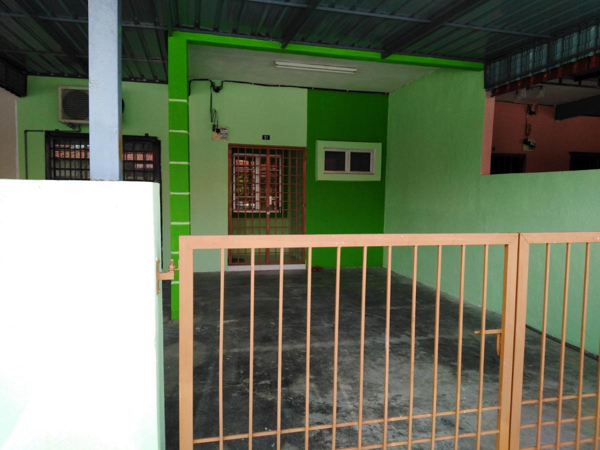 Pelangi Homestay Bota Exterior photo